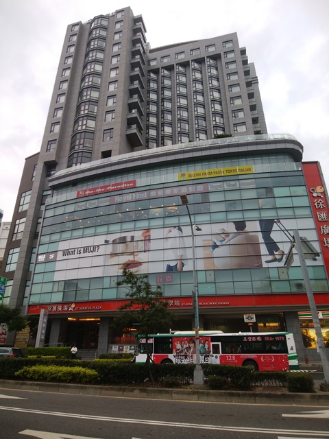台湾のパークシティホテル ルゾウ台北に宿泊